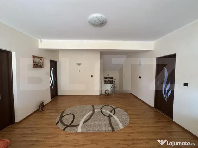 Casa spa?ioasa cu etaj, teren generos ?i livada, Zona P - 15
