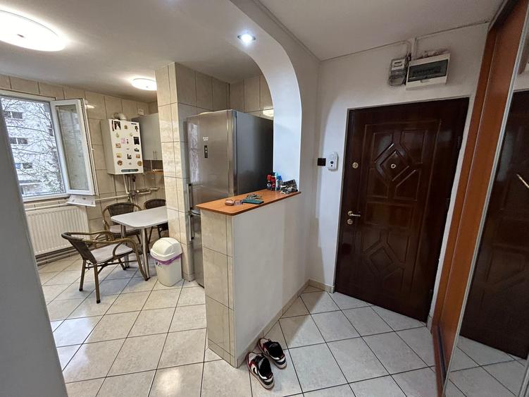 1 Decembrie 3 Camere Etaj 1 Centrala Proprie Instalatii Schimbate 12 Min Metrou - 16