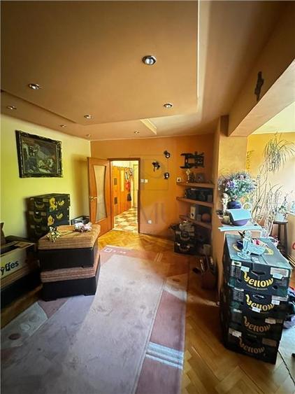 CIRCUMVALATIUNII - ETAJ 1 - BLOC IZOLAT - 4 camere - 2 bai - debara - decomandat - 15