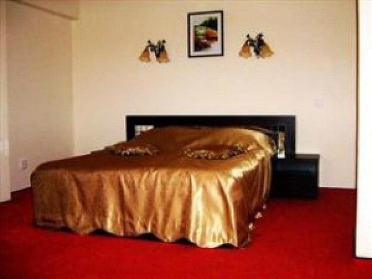 Pensiune restaurant , piscina, salon de evenimente de vanzare - 8