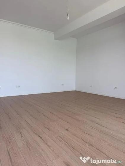 Casă cu 5 camere cu Teren 60 Mp în Pipera