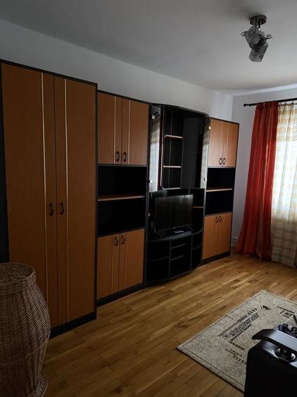 Inchiriez apartament cu 3 camere - 4