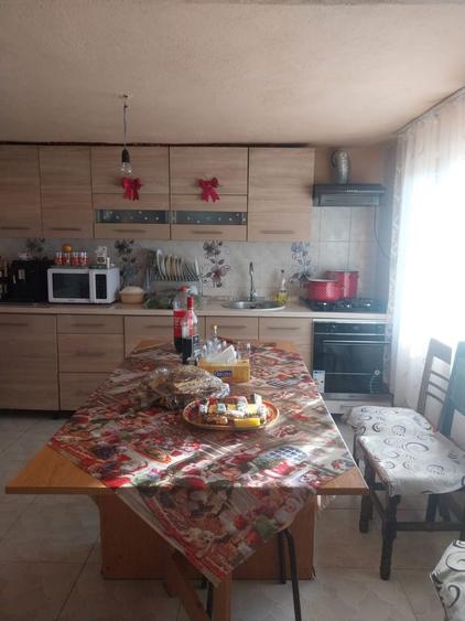 Casa de vanzare + anexe - 2