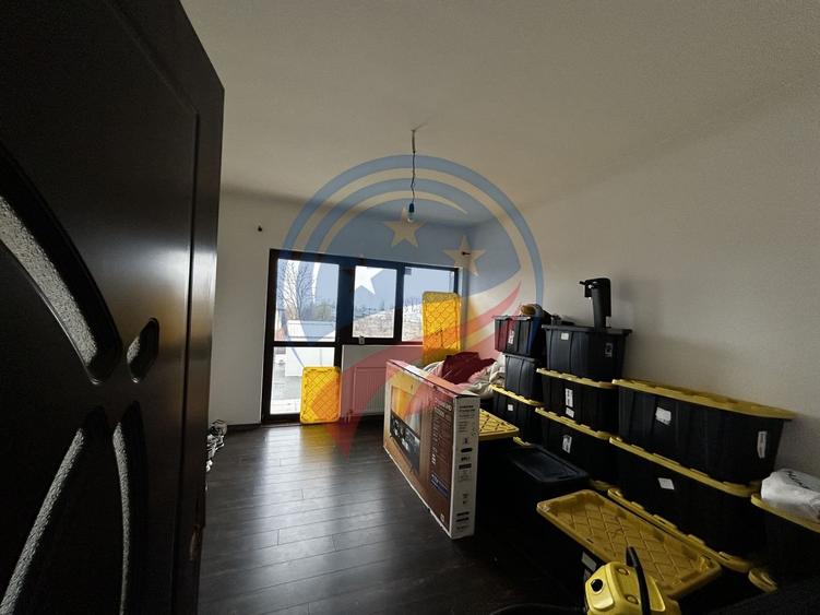 Casă spațioasă P+1+M pe teren de 902 mp – ideală pentru familie - 11