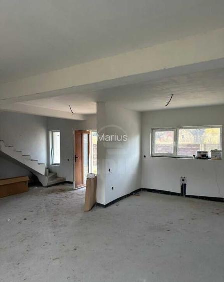 Casa individuala, semifinisata, Lona