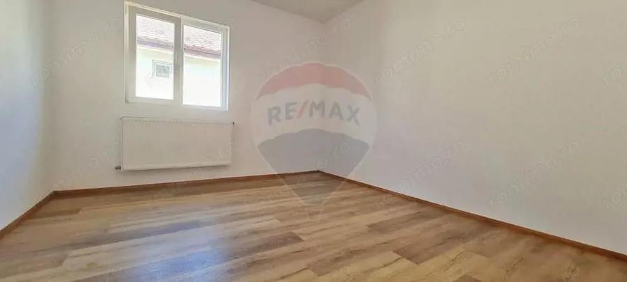 Casa noua in Ciorogarla - 3 dormitoare, living spa?ios - 9