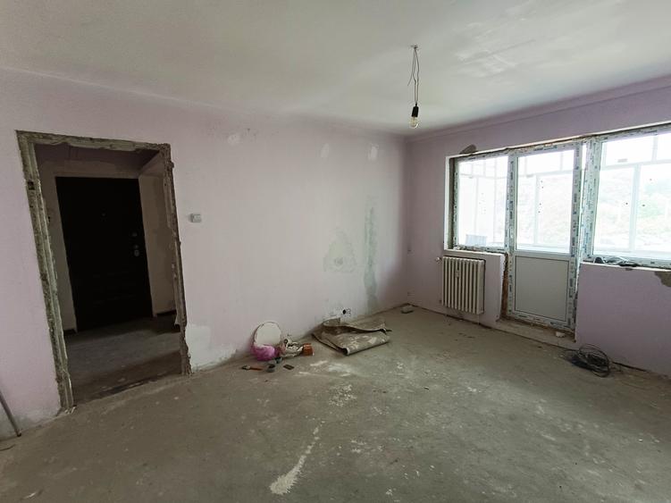 Apartament 2 semi, etajul 3 din 4, zona Tic Tac - 2