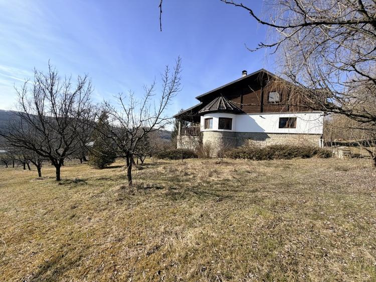 Refugiu Exclusivist Prahova Casa cu 5.2 ha, Panoramă Pârâu și Potențial Turistic - 5