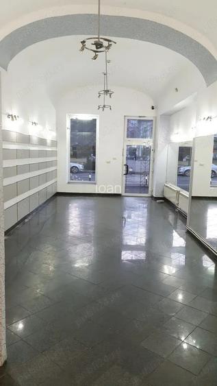 Dau in chirie spatiu comercial Arad, central, Piata Avram Iancu