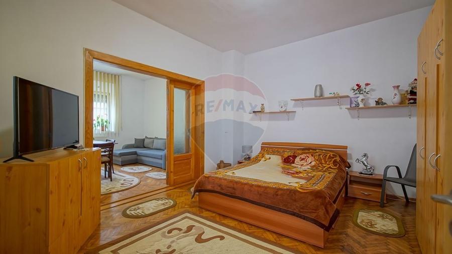 Casa spatioasa cu teren generos, in zona centrala a Sacelelor - 27