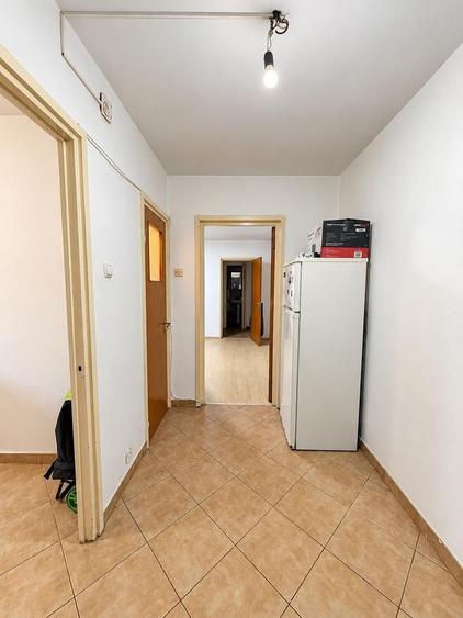 Apartament cu 3 camere semidecomandat în Drumul Taberei