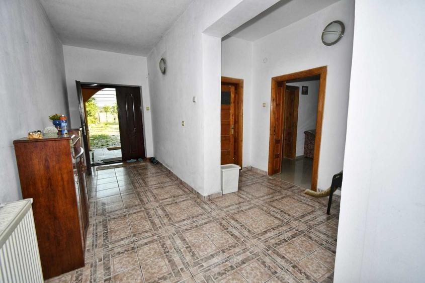 Casă cu 4 camere cu Teren 800 Mp în Leamna de Jos