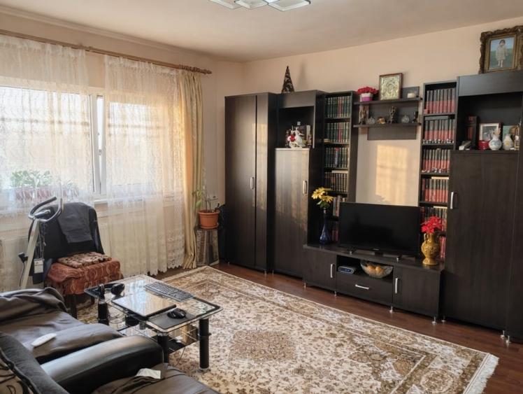 Vitan Mall -adiacent - apartament 3 camere decomandat - 1