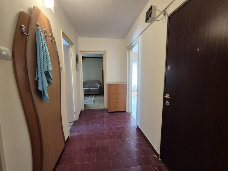 Apartament 3 camere confort 1 decomandat, foarte spatios, etaj 3 - 8