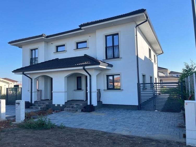 Casă cu 4 camere în Dumbrăvița