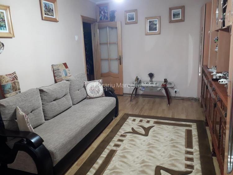 Apartament cu 2 camere zona Liceul Economic Apartament cu 2 camere zona Liceul Economic
