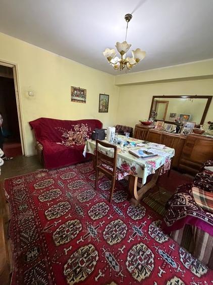 Apartament cu 3 camere decomandat în Tineretului