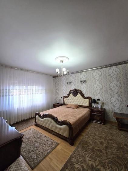 Casă cu 6 camere cu Teren 235 Mp în Rahova