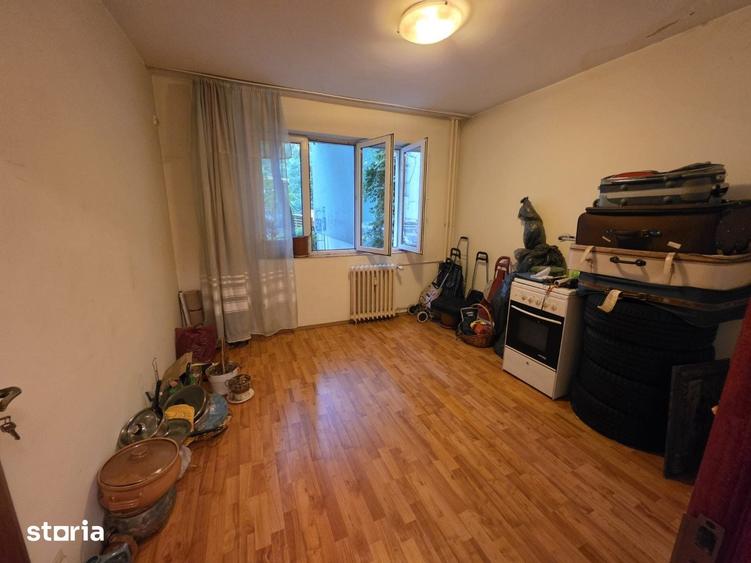 Apartament cu 3 camere decomandat în Dristor