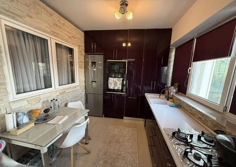 Apartament cu 3 camere decomandat, mobilat în Brătianu