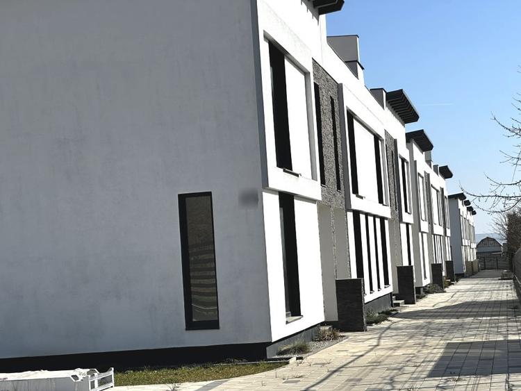 Casă individuală cu 4 camere decomandat cu Canalizare în Cetate