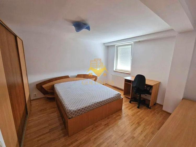 Apartament cu 3 camere semidecomandat, mobilat în Zorilor