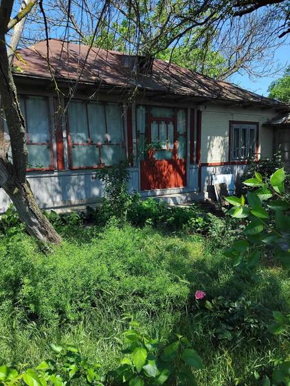 Casă cu 3 camere în Bărcănești