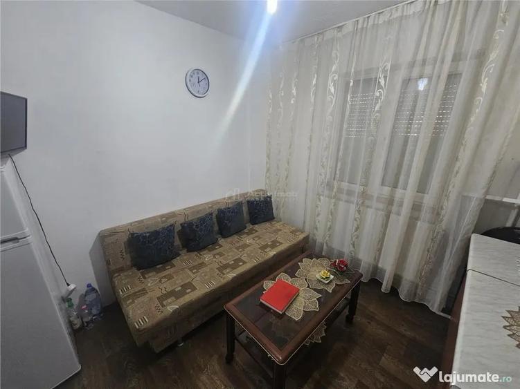 Garsonieră decomandată, mobilată în Central