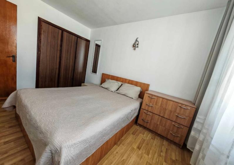Apartament cu 3 camere semidecomandat în Obor