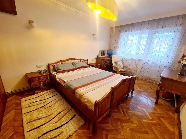 Apartament cu 4 camere decomandat în Central