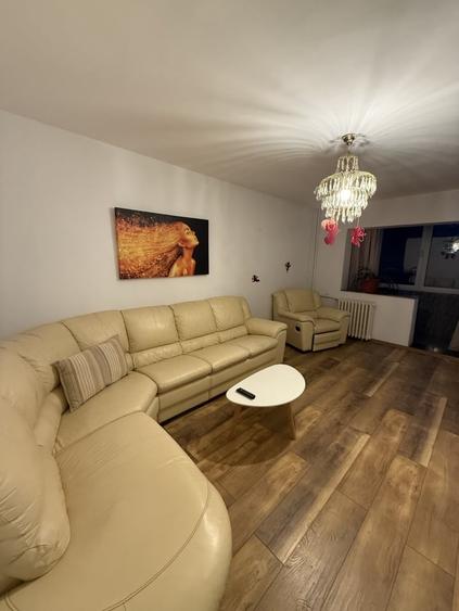 Apartament cu 3 camere decomandat, mobilat în Dacia