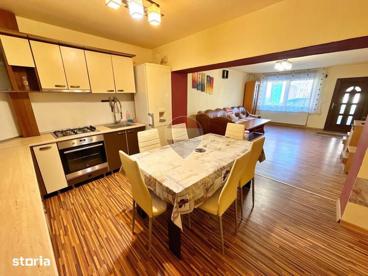 Casă cu 5 camere cu Teren 133 Mp în Drăgășani