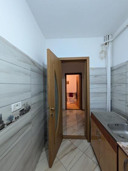 Apartament cu 3 camere decomandat în Sud