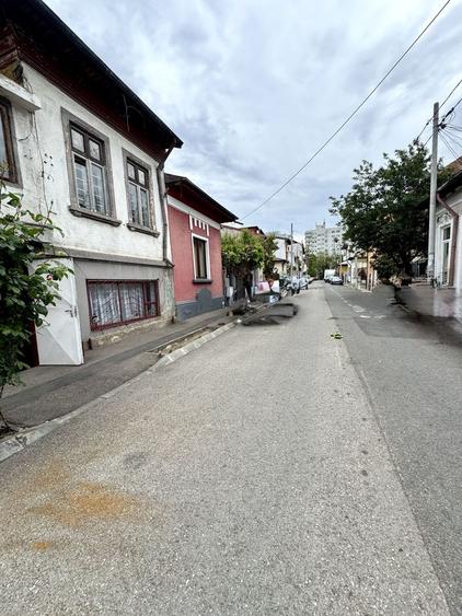 Casă individuală cu 6 camere cu Canalizare în Titulescu