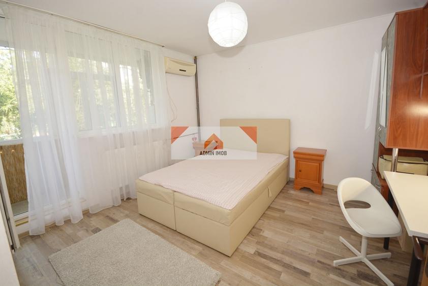 Apartament cu 4 camere decomandat în Drumul Taberei