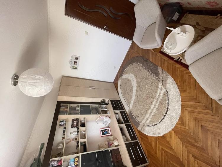 Apartament cu 3 camere semidecomandat, mobilat în Kogălniceanu