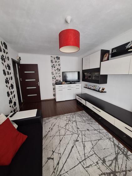 Apartament cu 3 camere decomandat în Decebal