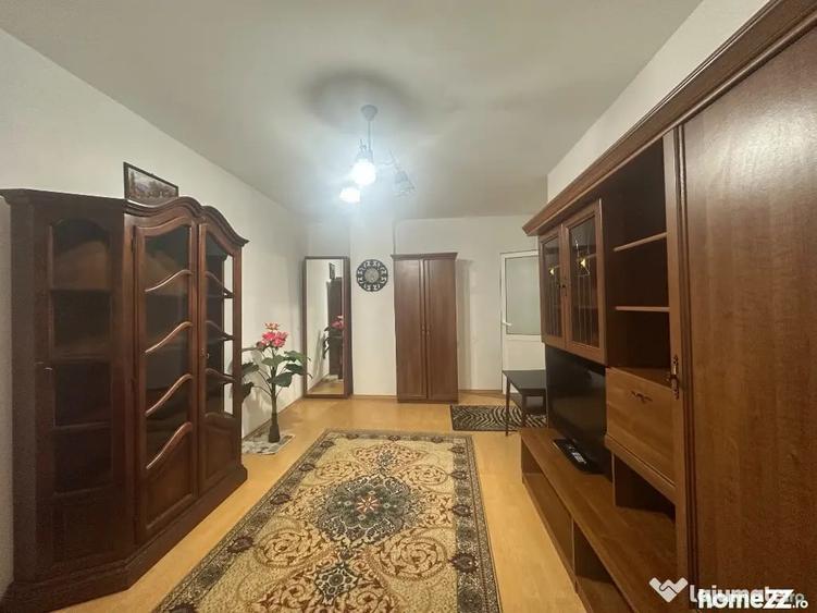 Garsonieră decomandată în Vest