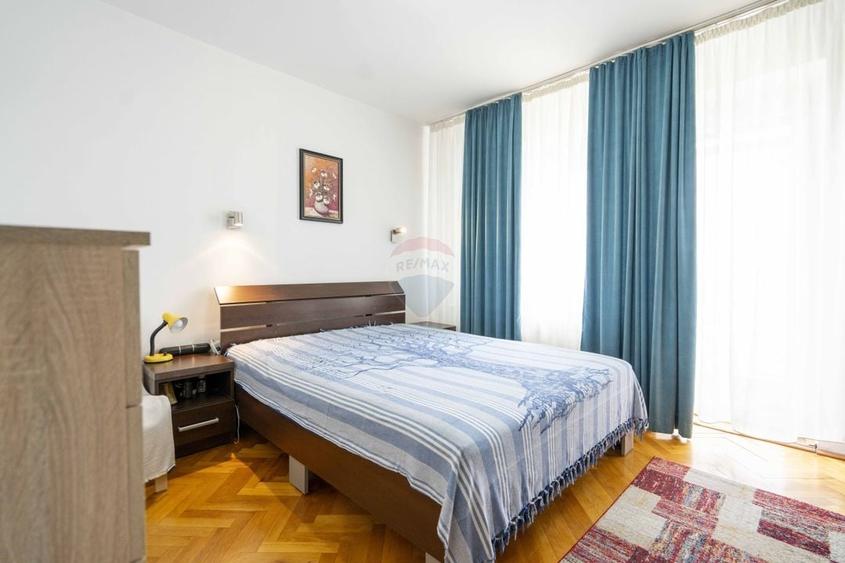 Apartament cu 4 camere decomandat în Decebal
