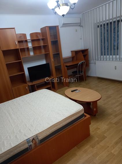 Garsoniera Mall Vitan, 10 minute de metrou, mobilata si utilata modern, libera