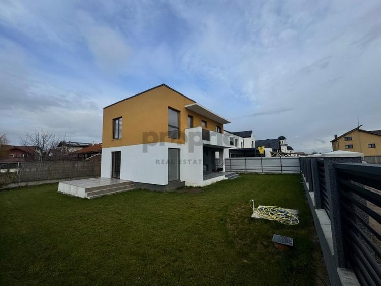 Casa de vanzare | 5 camere • 3 bai • 415 mp teren | Harman - 2