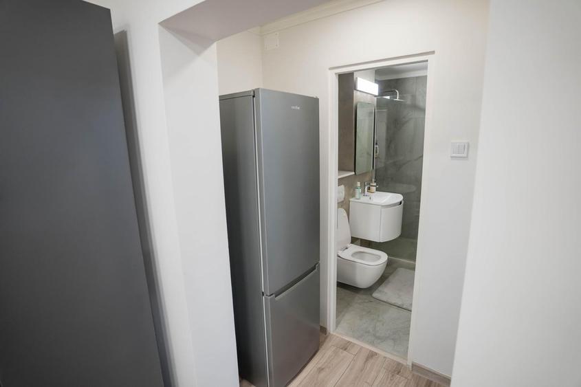 Apartament 2 camere, decomandat,etaj 3, zona centrala - 10