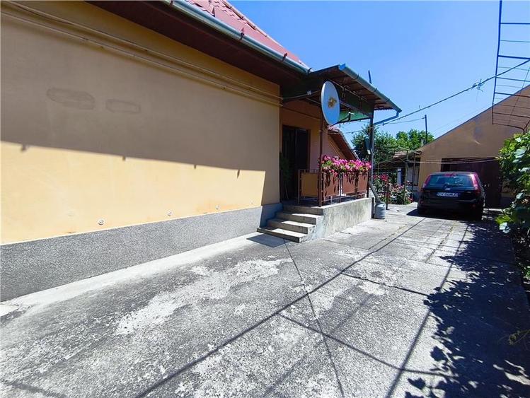 Casa pe un nivel renovata,curte individuala teren 780mp - 3