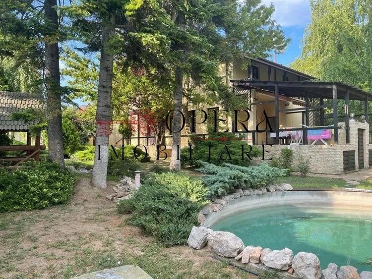 Casă individuală cu 7 camere cu Canalizare în Tătărași