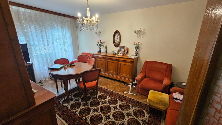 Apartament cu 3 camere decomandat în Drumul Taberei