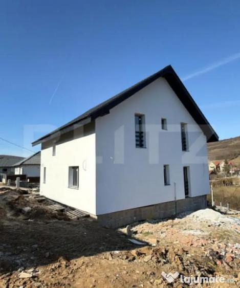 Vila spatioasa cu 3 dormitoare, 515 mp teren, cartierul Rasa - 1
