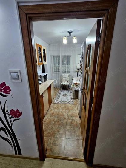 Vand apartament 2 camere etaj 1 decomandat Vand apartament 2 camere etaj 1 decomandat