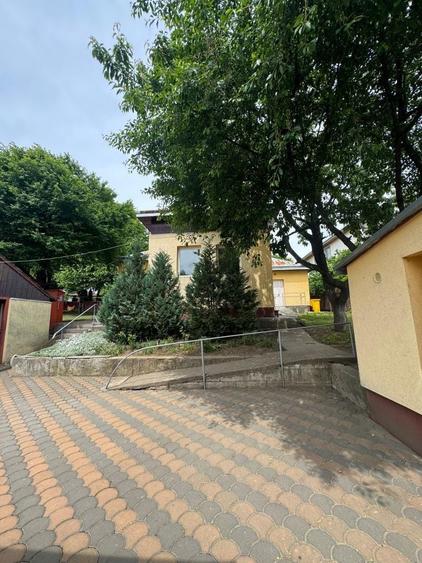 Casă cu 4 camere în Central