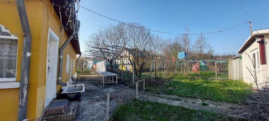 Vand casa 5 camere si teren 1,5 hectare - 1