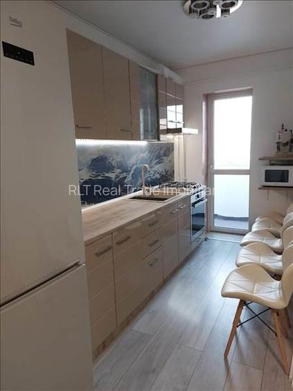 Apartament 3 camere decomandat etaj intermediar Astra, Brasov Apartament 3 camere decomandat etaj intermediar Astra, Brasov